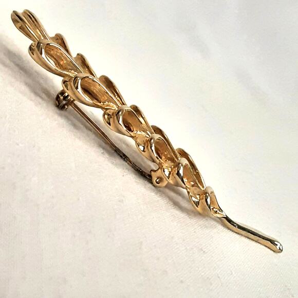 Vintage Taiwan Leaf Brooch Gold Tone Open Work Pattern - Picture 4 of 7